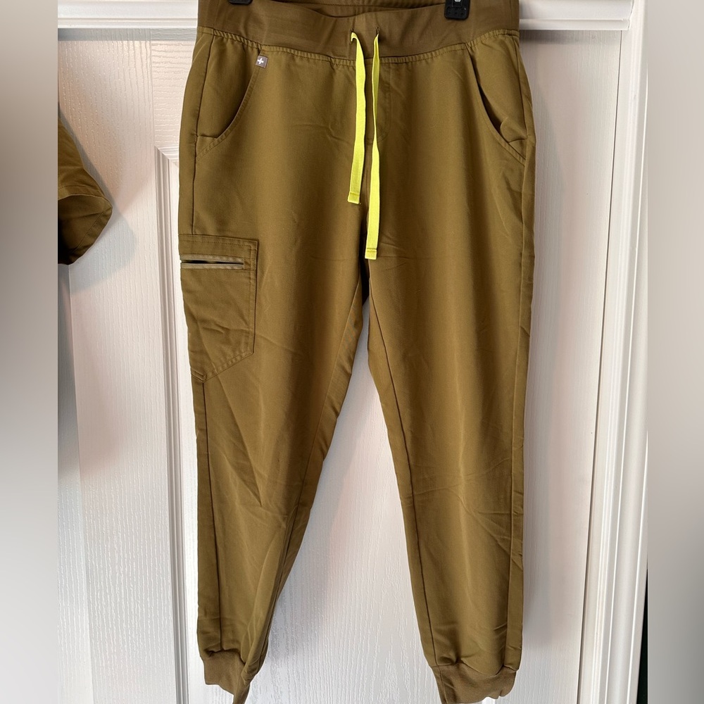 FIGS Martini Olive Zamora Jogger Scrub Pants